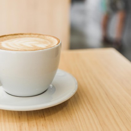 CAFÉ COM LEITE
